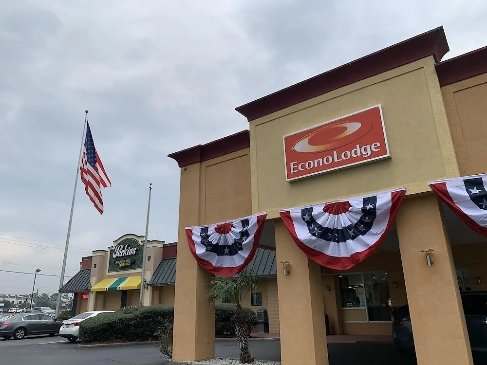 Econo Choice I 95 Gateway 24 Hour Fitness Center On Site Guest Laundry On Site Perkins Restaurant 3*