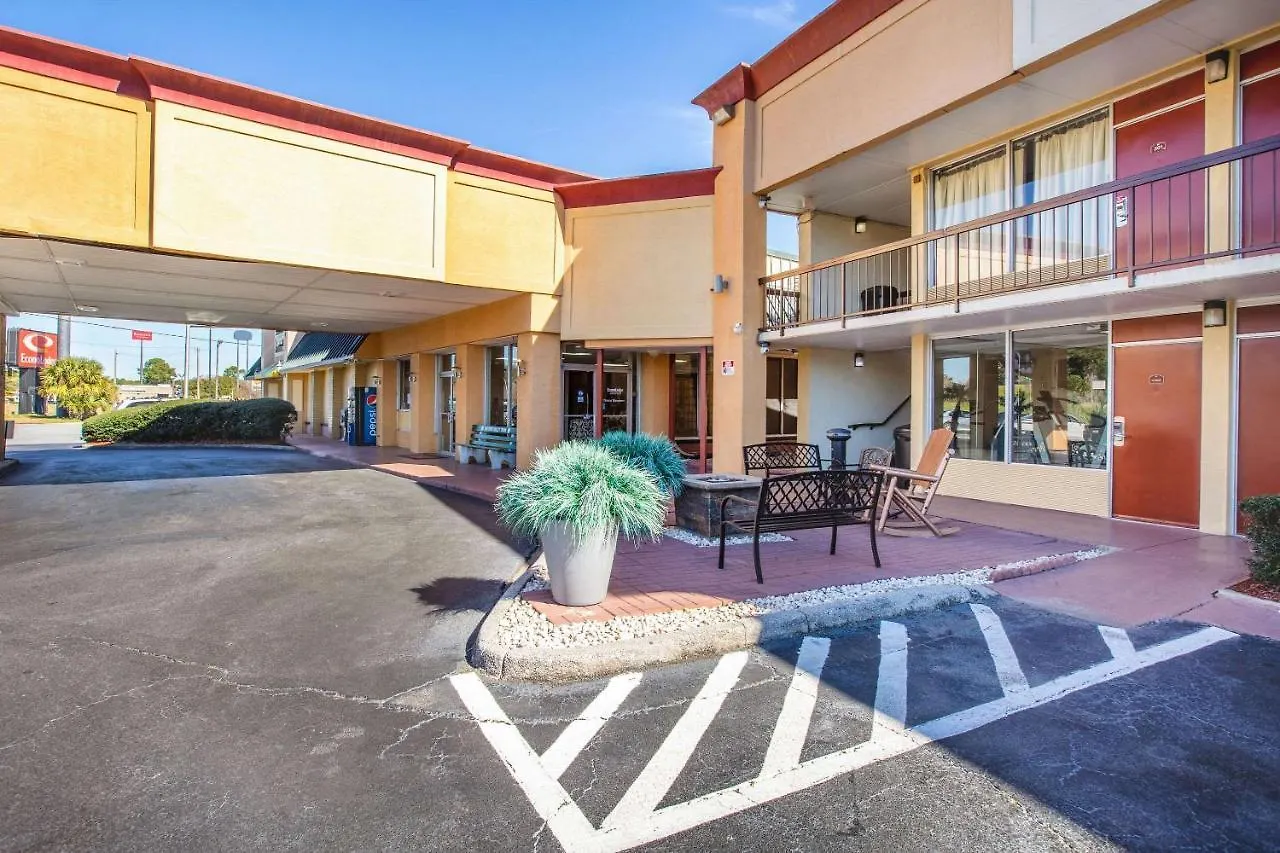 Econo Choice I 95 Gateway 24 Hour Fitness Center On Site Guest Laundry On Site Perkins Restaurant 3*