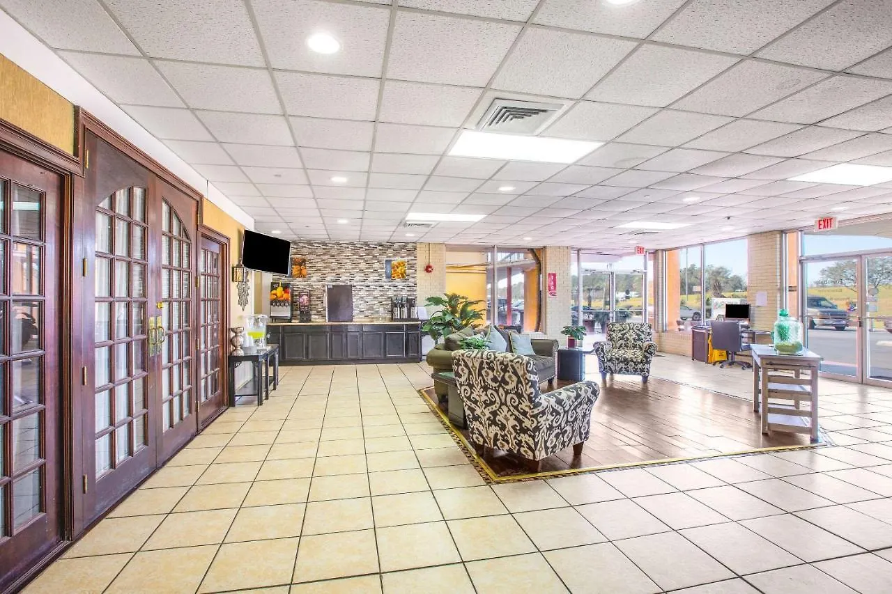Econo Choice I 95 Gateway 24 Hour Fitness Center On Site Guest Laundry On Site Perkins Restaurant
