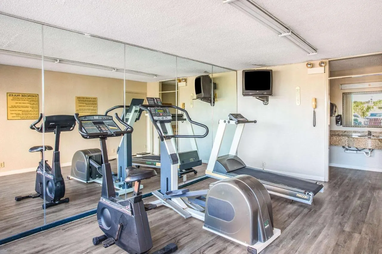 Econo Choice I 95 Gateway 24 Hour Fitness Center On Site Guest Laundry On Site Perkins Restaurant