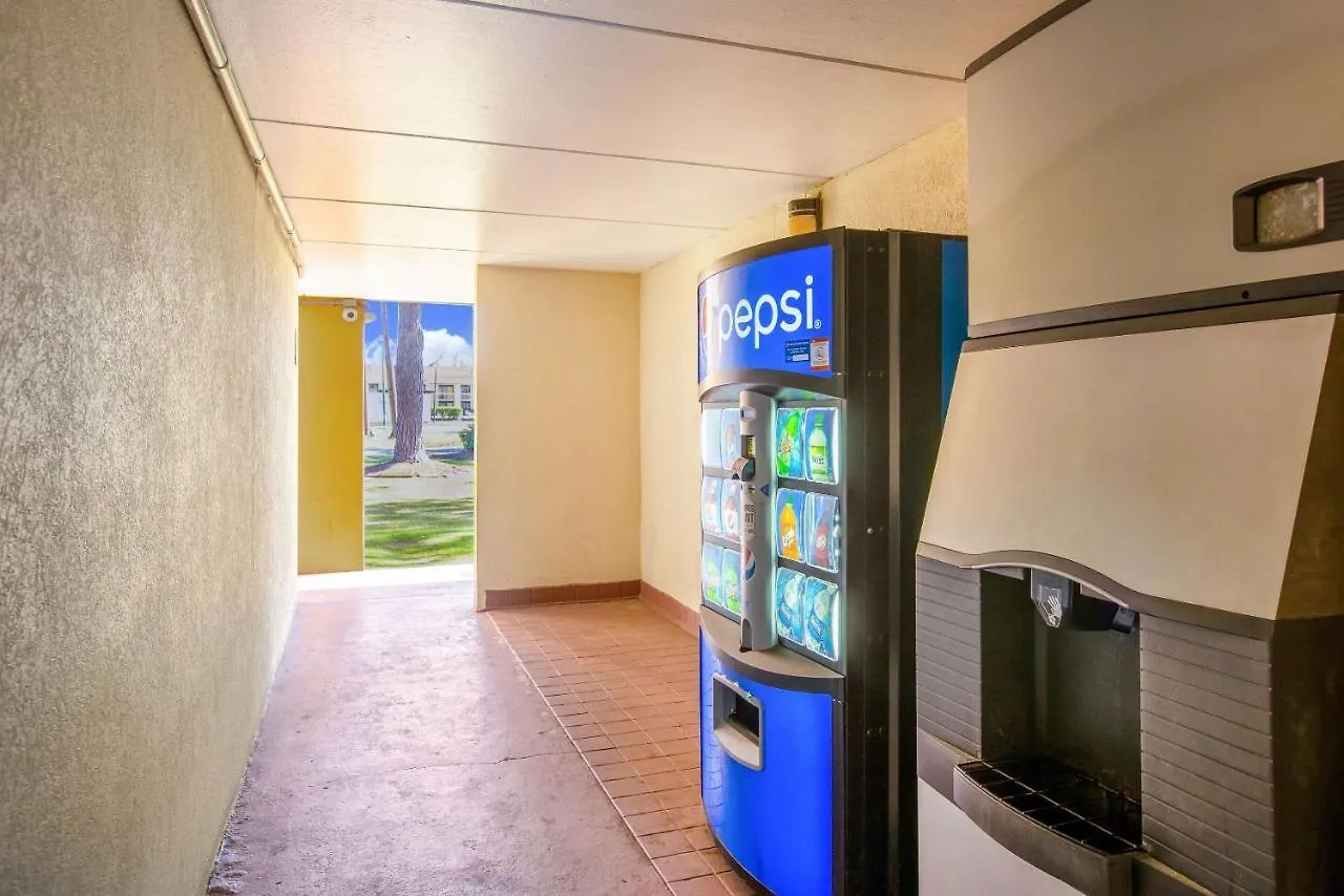 Econo Choice I 95 Gateway 24 Hour Fitness Center On Site Guest Laundry On Site Perkins Restaurant Ξενοδοχείο