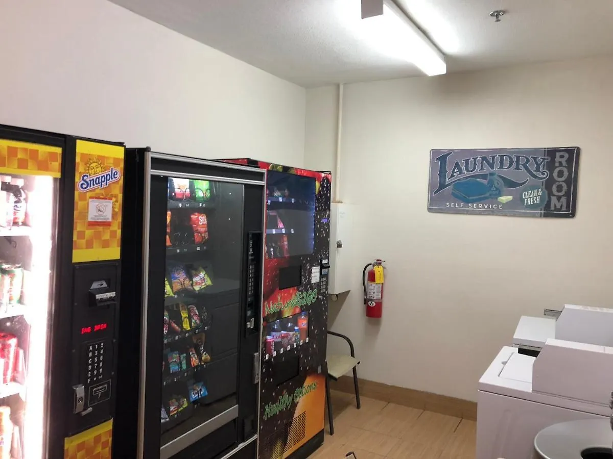 Econo Choice I 95 Gateway 24 Hour Fitness Center On Site Guest Laundry On Site Perkins Restaurant