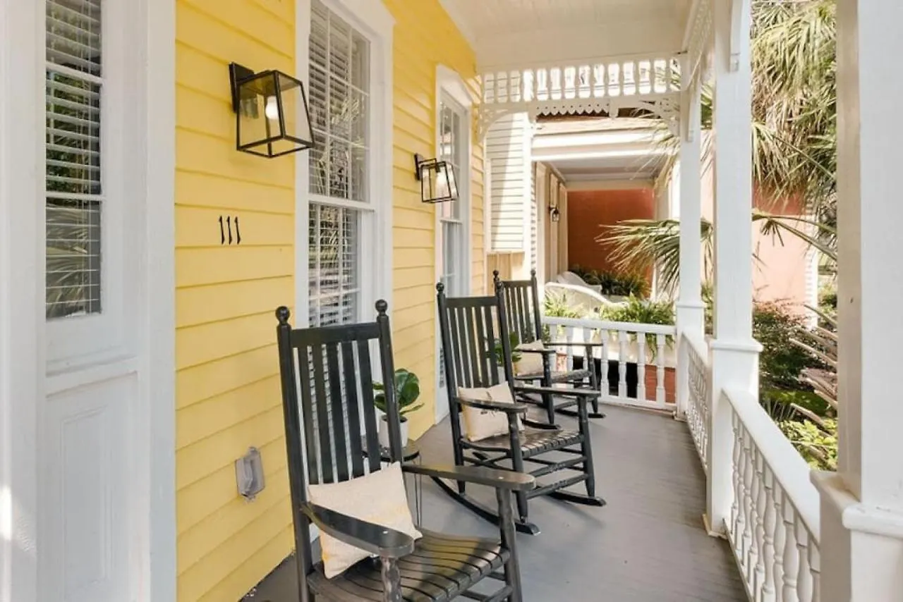 Bed & Breakfast 111 Waldburg Street Beautifully Renovated Historic 5 Bedroom 5 Bath Savannah