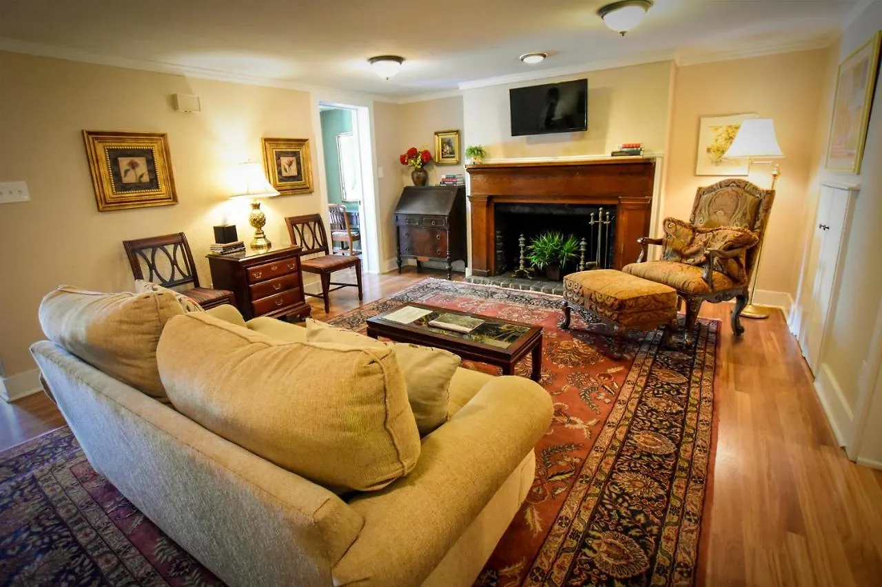 Savannah Bed & Breakfast Inn Отель типа 