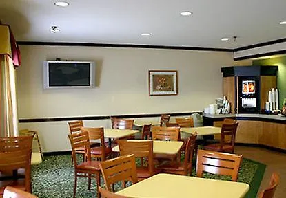 Fairfield & Savannah I-95 South Hotel 3*
