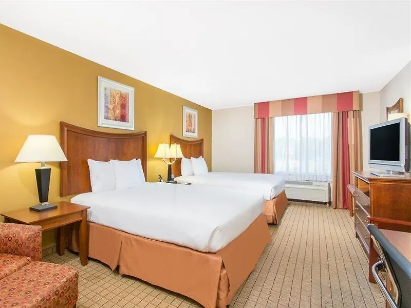 Wingate By Wyndham Pooler Hotel