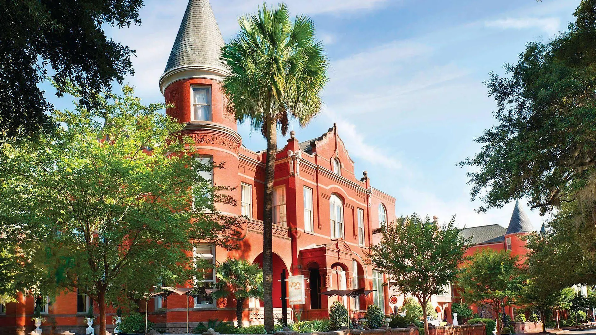 Mansion On Forsyth Park