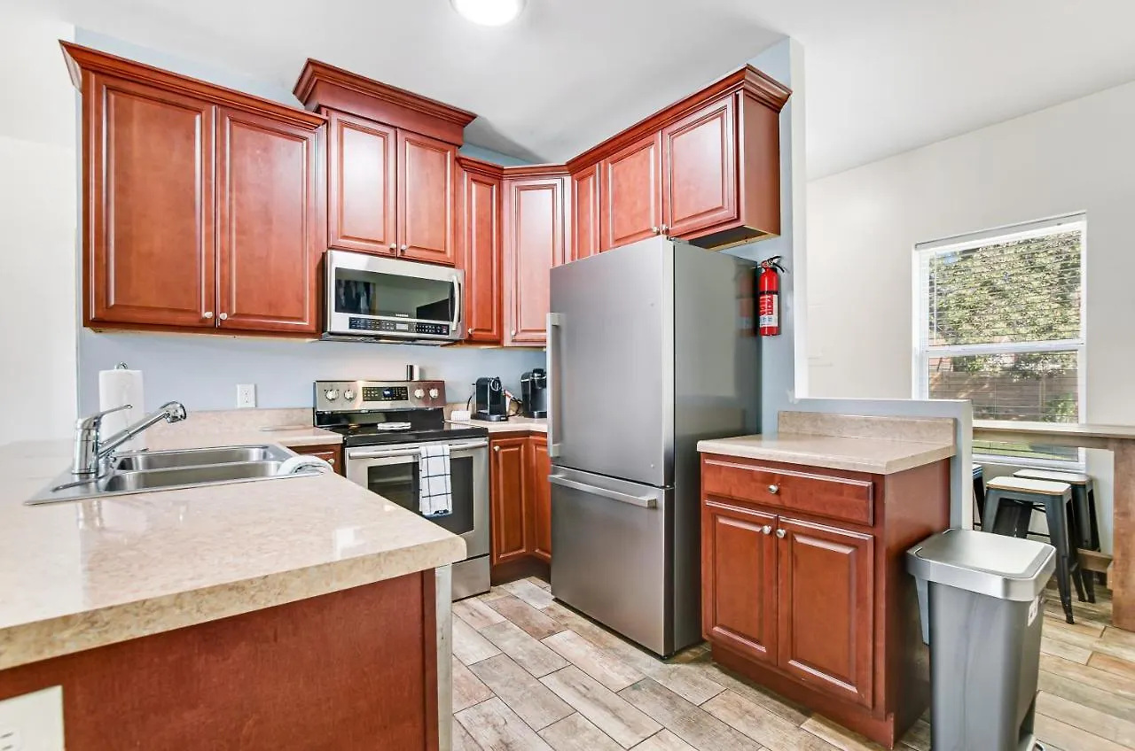 Cozy Charmer In Town Holiday home Savannah