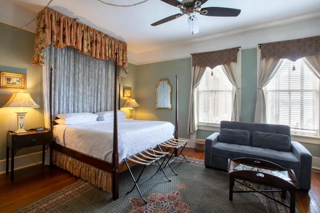 Bed & Breakfast Foley House
