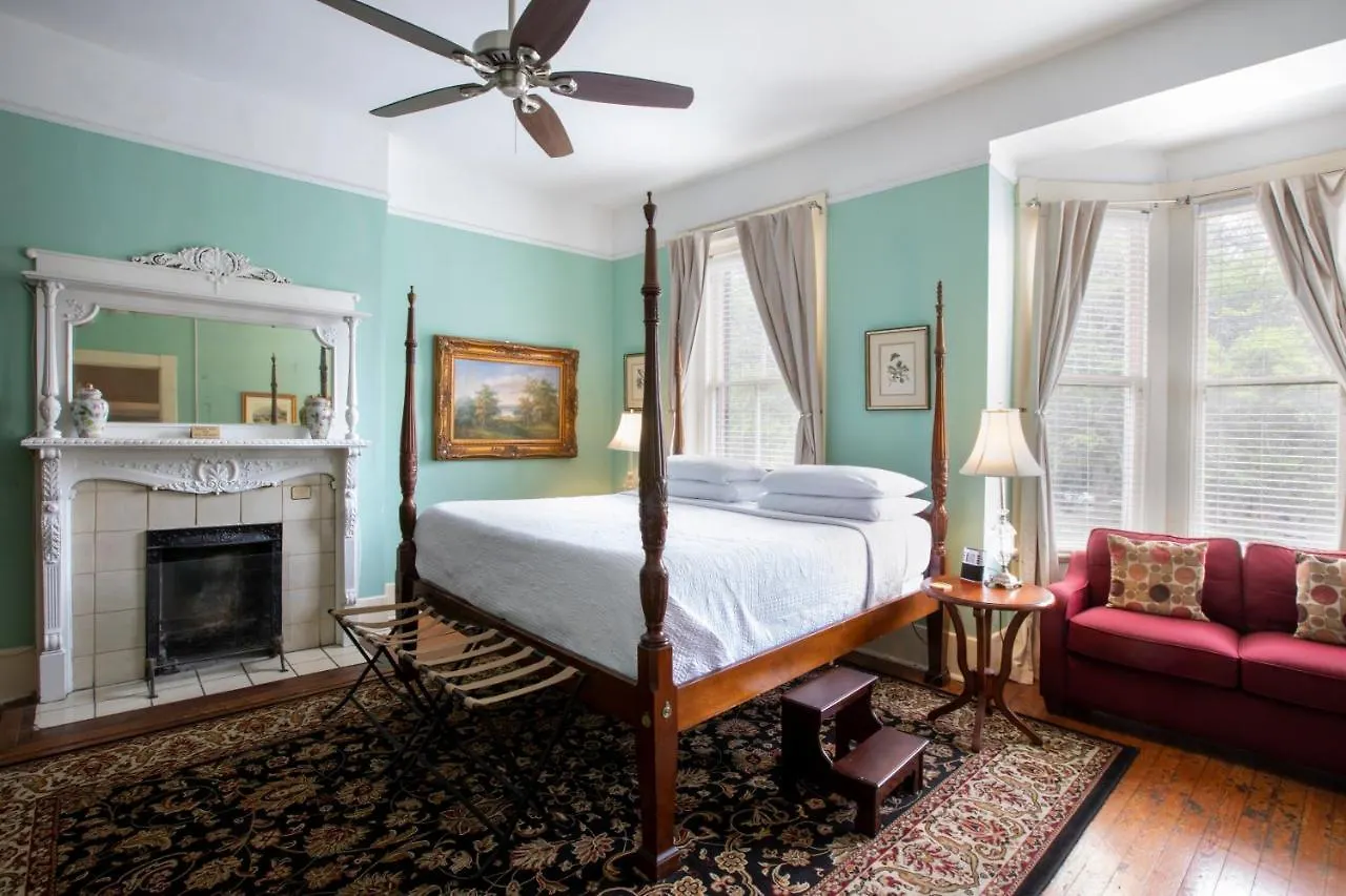 Foley House Bed & Breakfast 4*