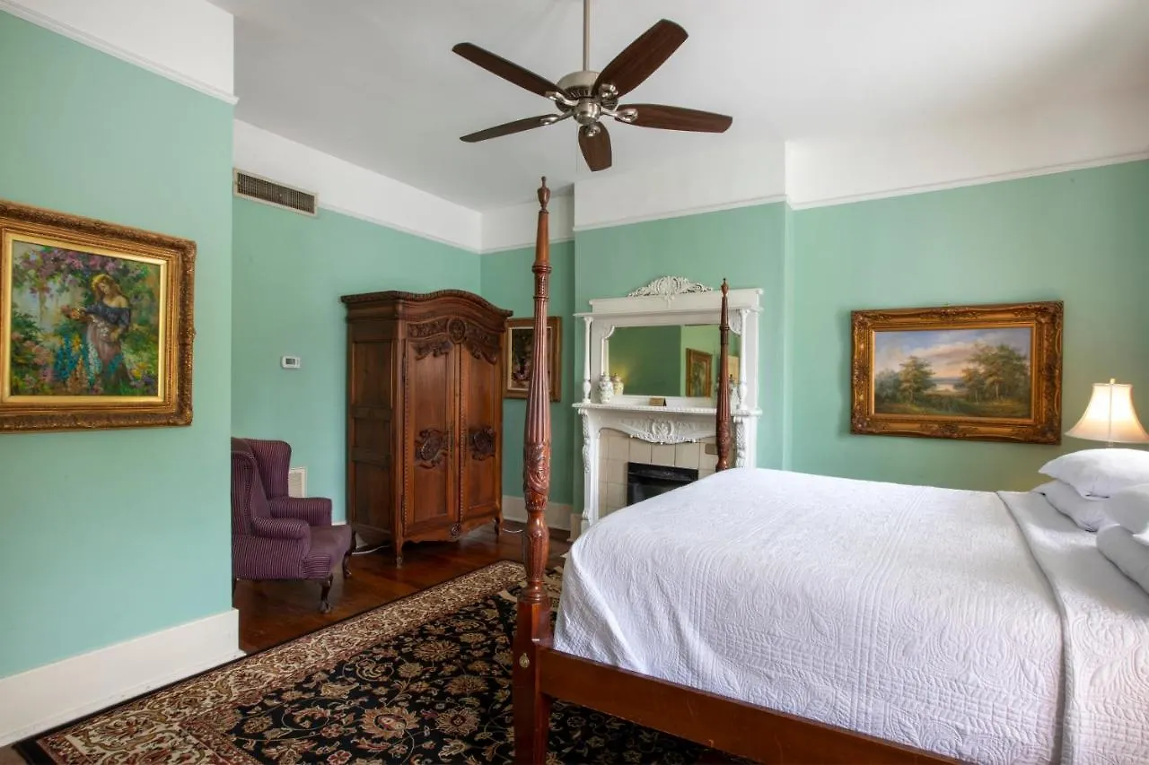Bed & Breakfast Foley House 4*