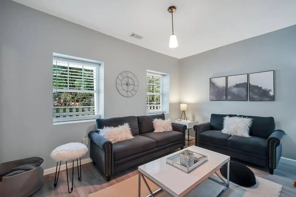 New Cheerful Renovated - 5 Min To Downtown! *