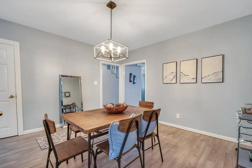 בית נופש New Cheerful Renovated - 5 Min To Downtown!