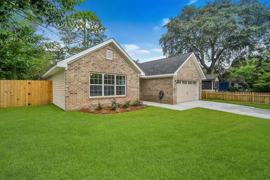 Beautiful New Construction Only 4 Min To Downtown! Semesterbostad