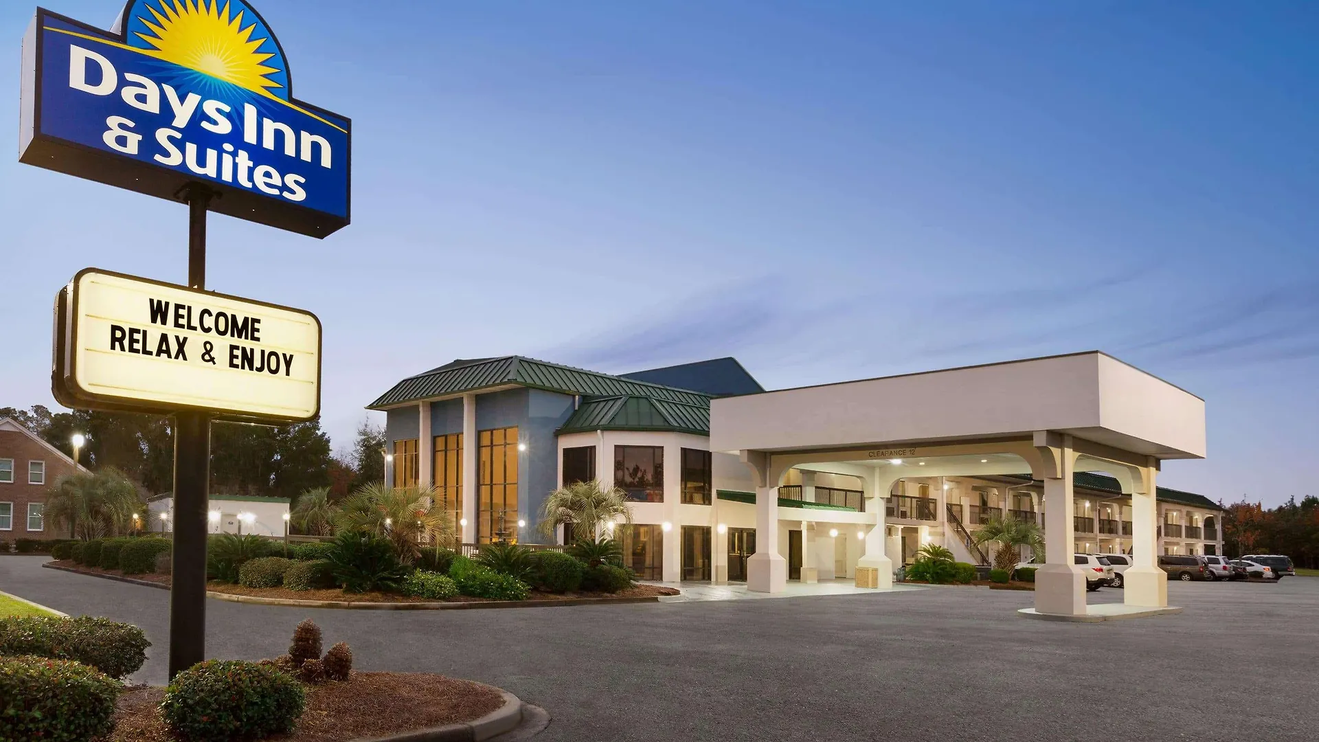 Days & By Wyndham Midtown Savannah