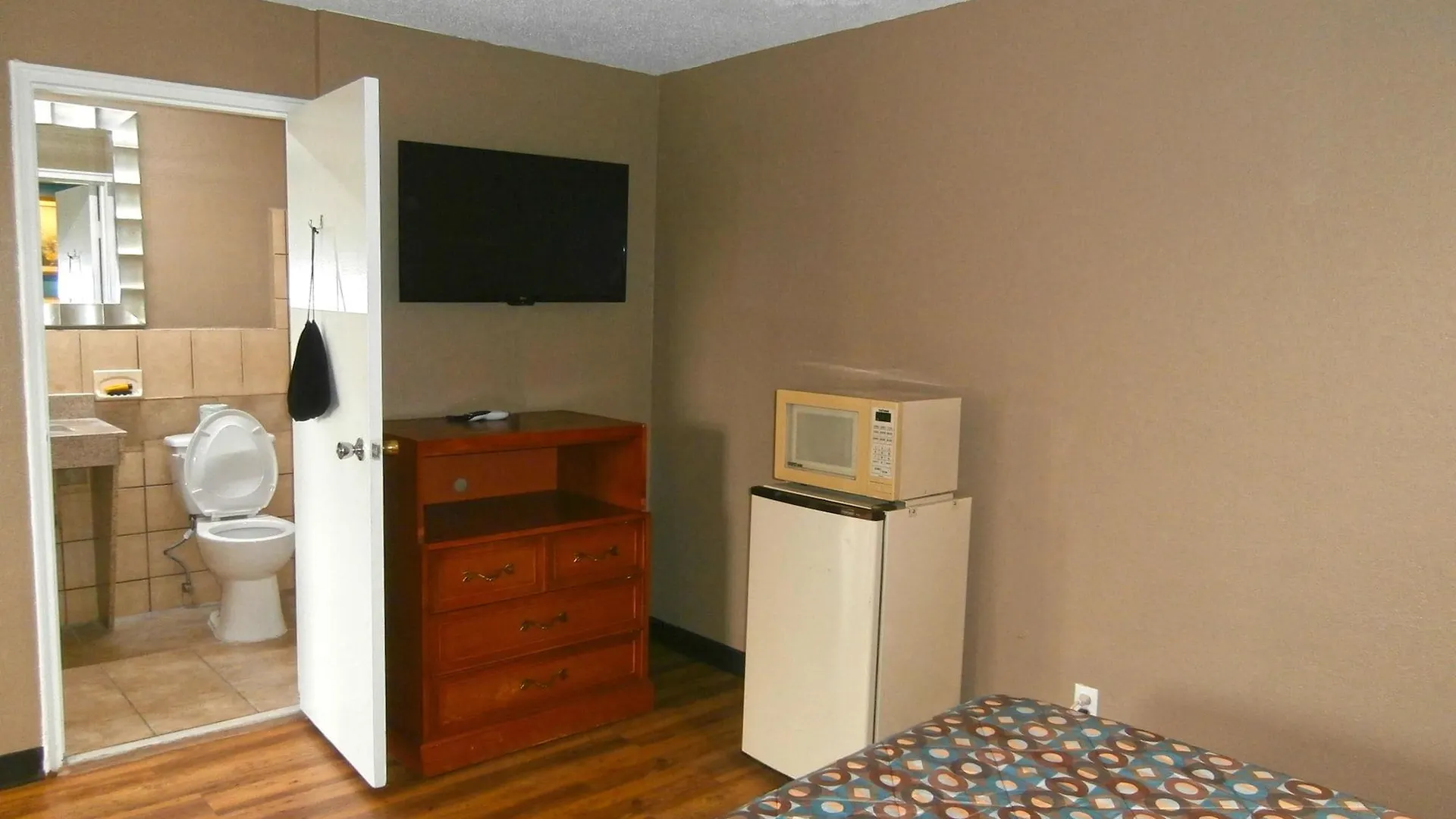 Americas Value Inn-savannah