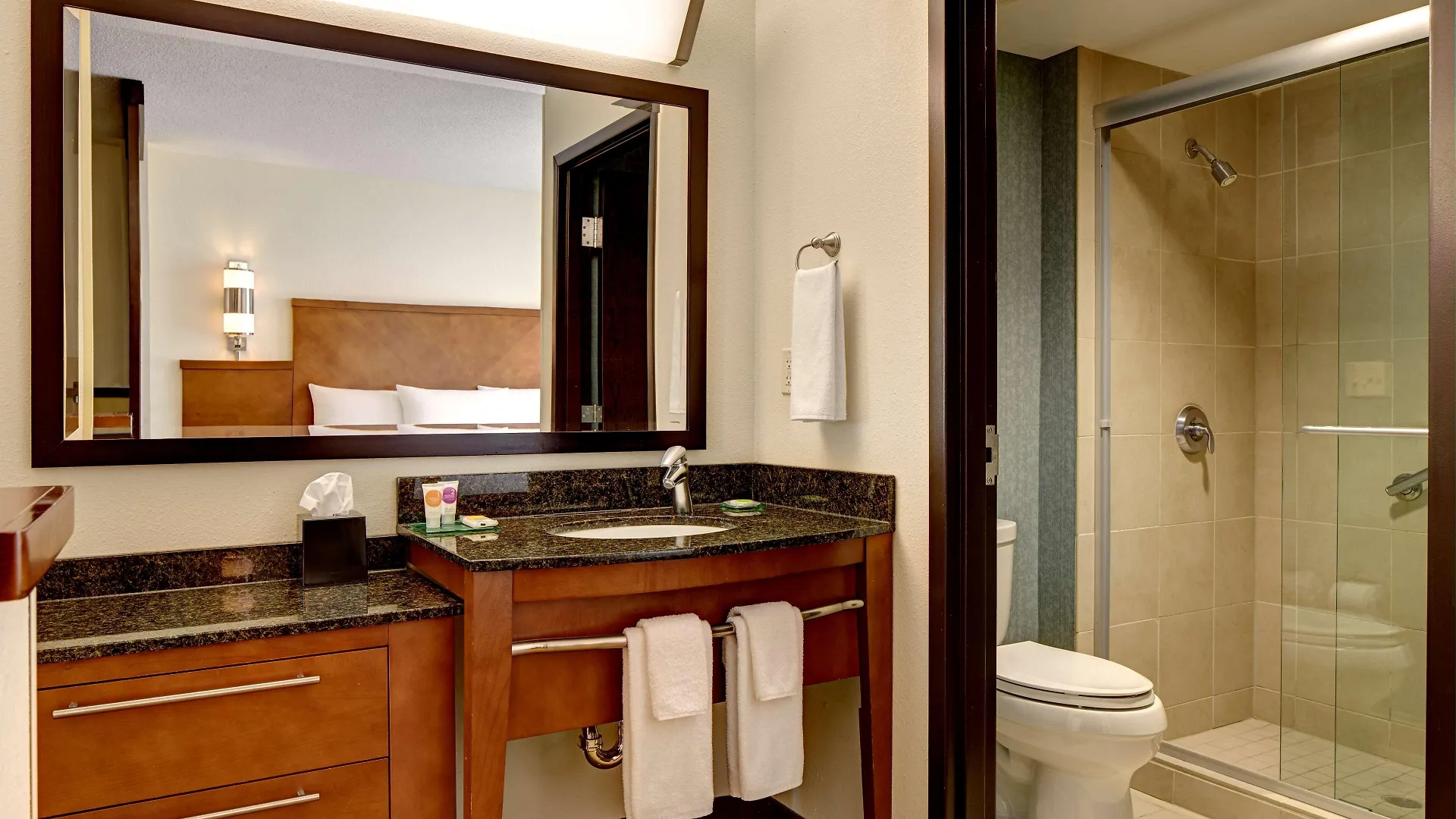Hyatt Place Airport Hotel 4*