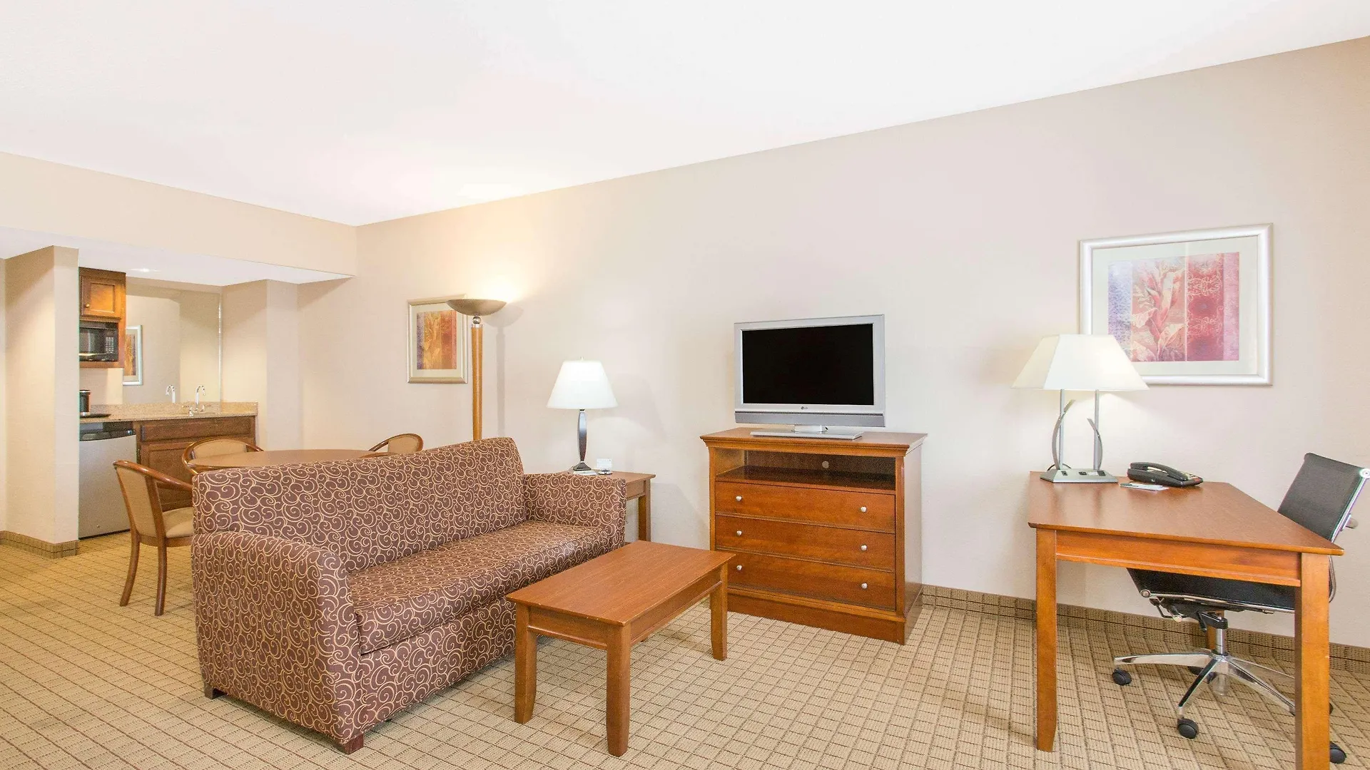Wingate By Wyndham Pooler Hotel
