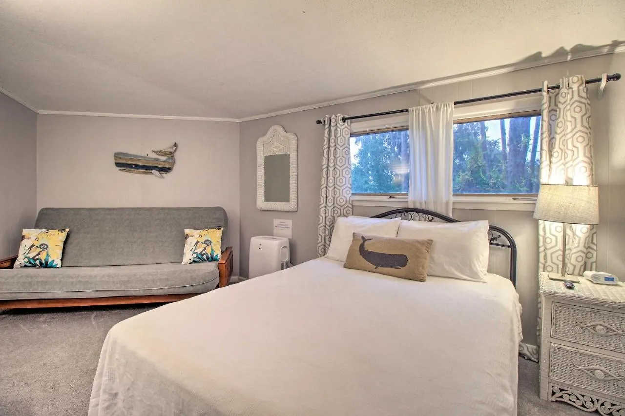 Vakantiehuis Riverfront Getaway With Pool And Dock! *