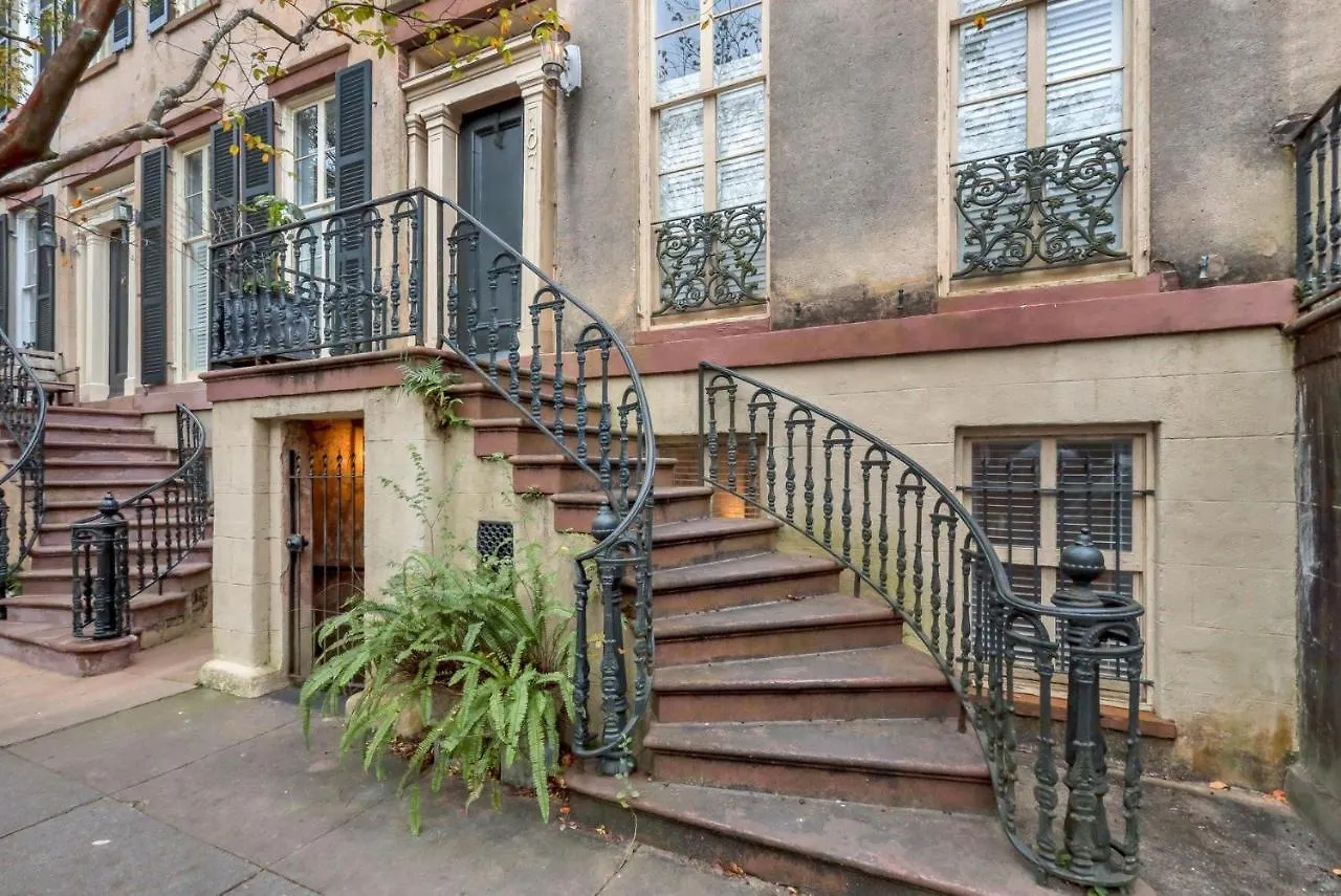 아파트 Stays Garden On Chatham Square *