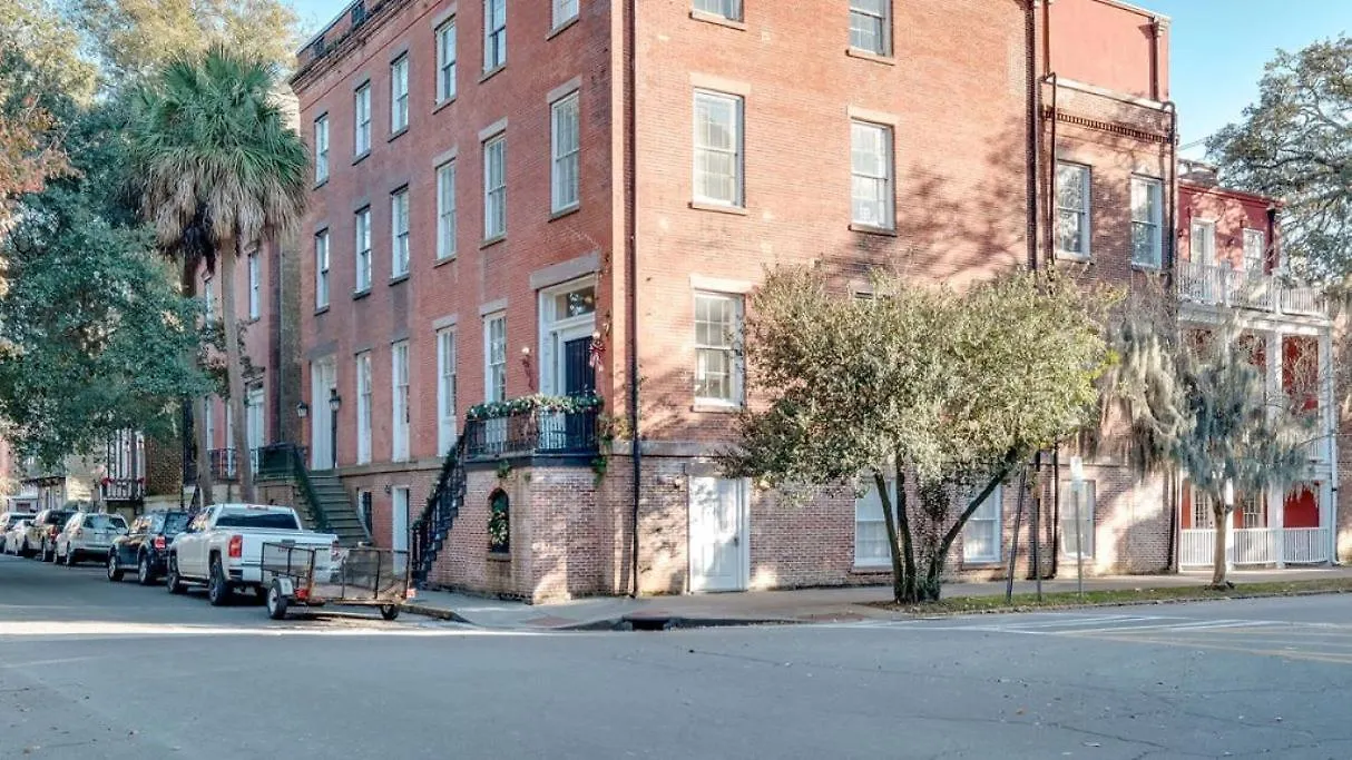 4 Bedroom Beauty Steps From The River * Savannah