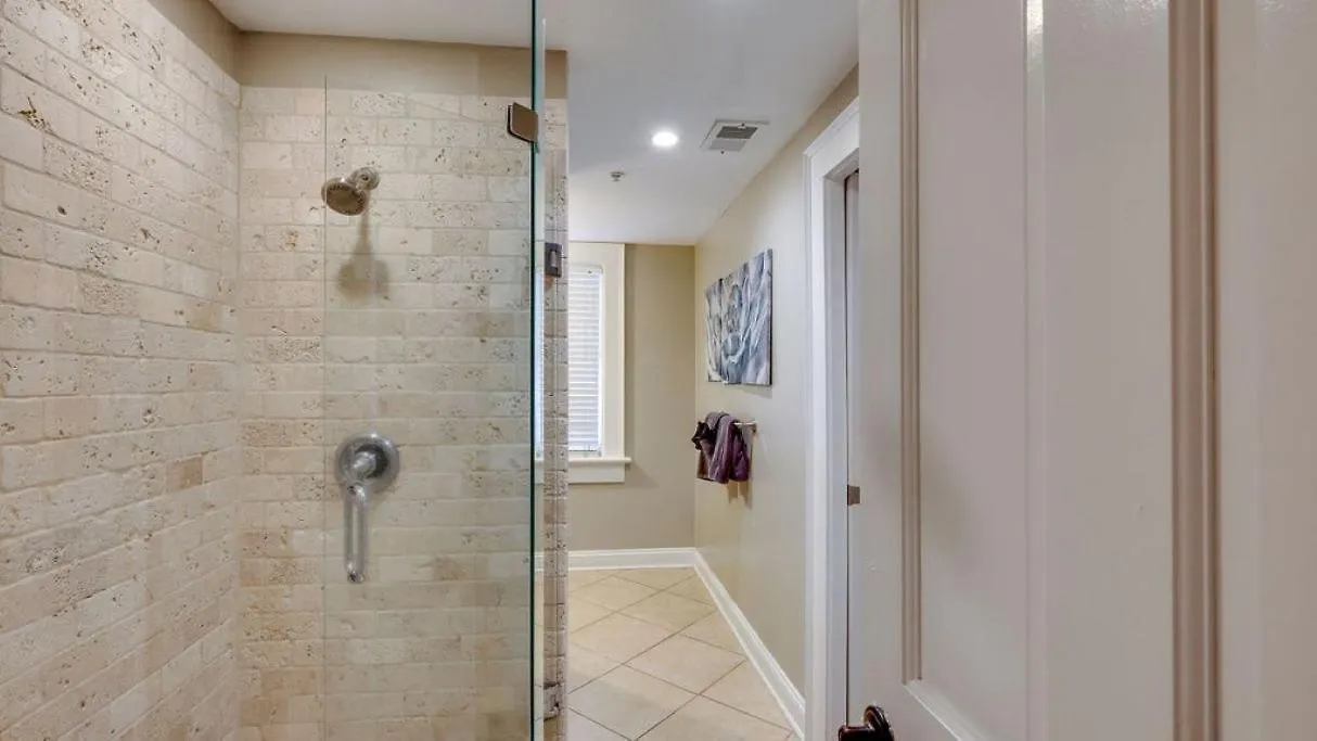 4 Bedroom Beauty Steps From The River Apartmán *