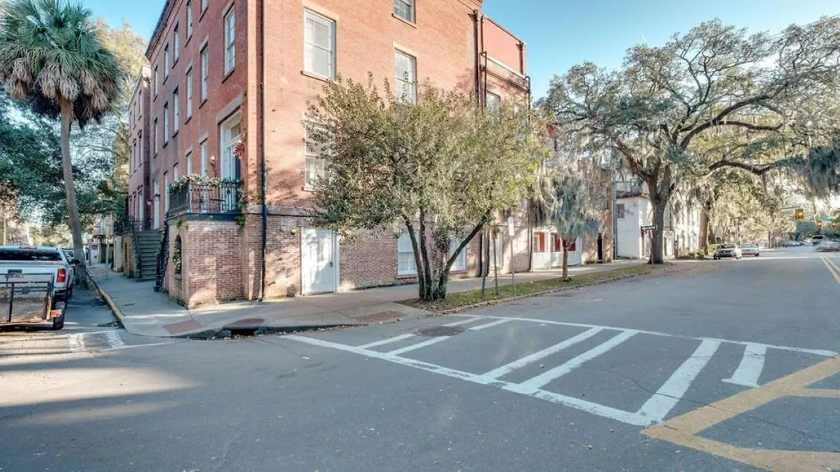 4 Bedroom Beauty Steps From The River Apartmán