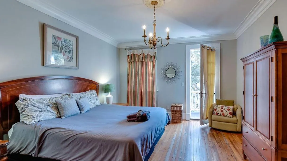 201 York #3 - Homey Downtown 2 Bedroom Steps From The River