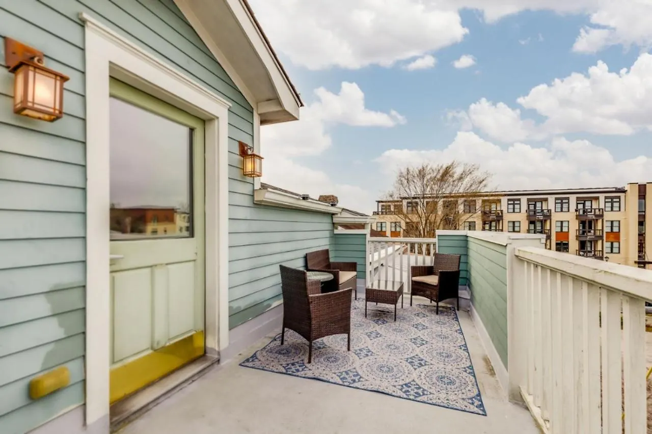 Walk Score 90!!-historic Downtown District-2 Blocks To Famous Forsyth Park- Huge Private Patio-private Parking 度假居 *