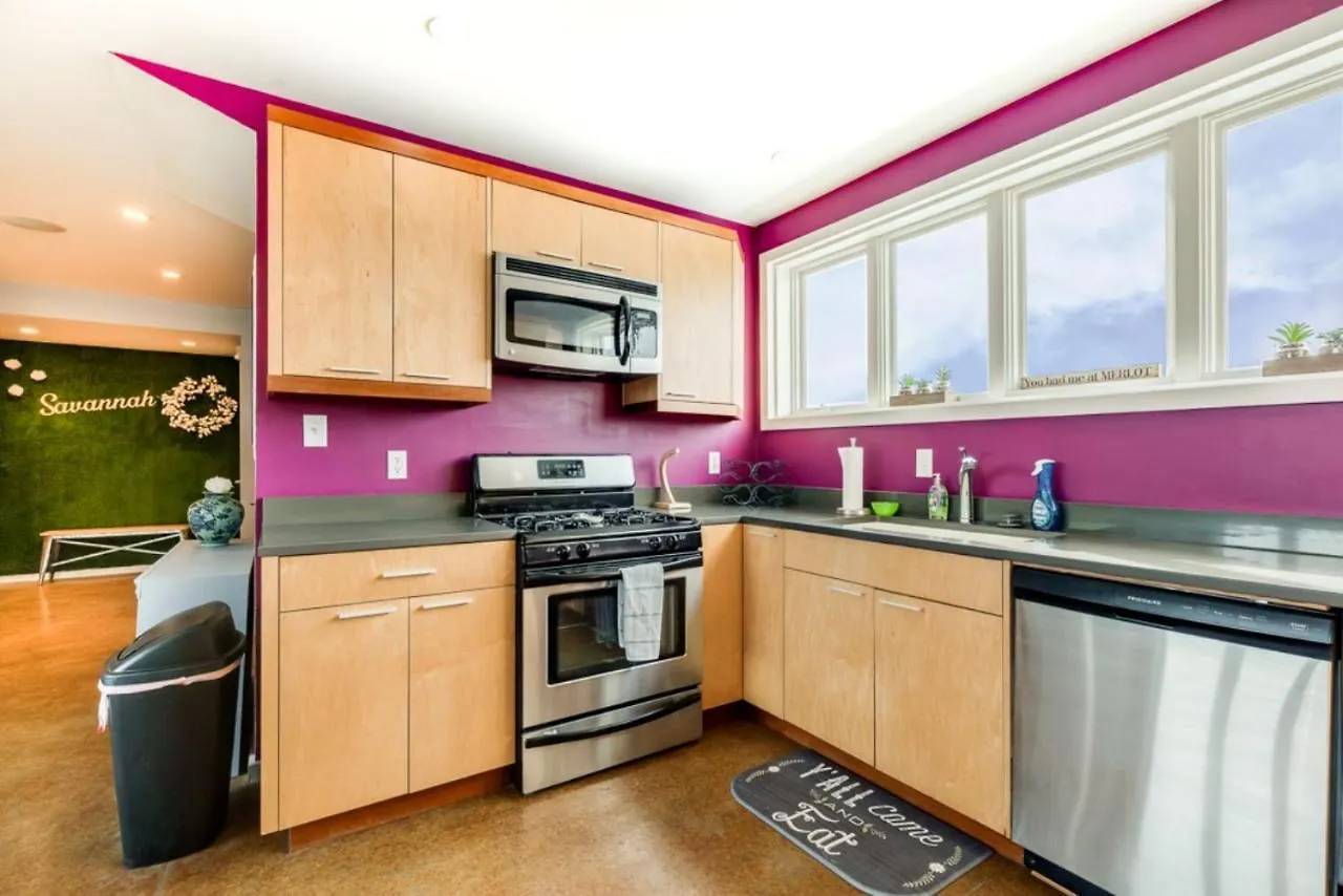 度假居 Walk Score 90!!-historic Downtown District-2 Blocks To Famous Forsyth Park- Huge Private Patio-private Parking