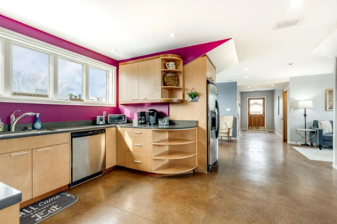 度假居 Walk Score 90!!-historic Downtown District-2 Blocks To Famous Forsyth Park- Huge Private Patio-private Parking *