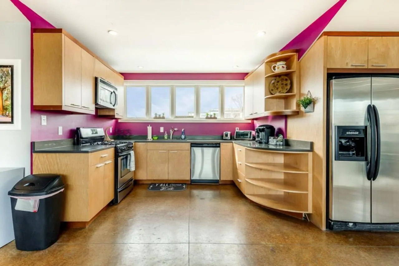 Walk Score 90!!-historic Downtown District-2 Blocks To Famous Forsyth Park- Huge Private Patio-private Parking 度假居 薩凡納