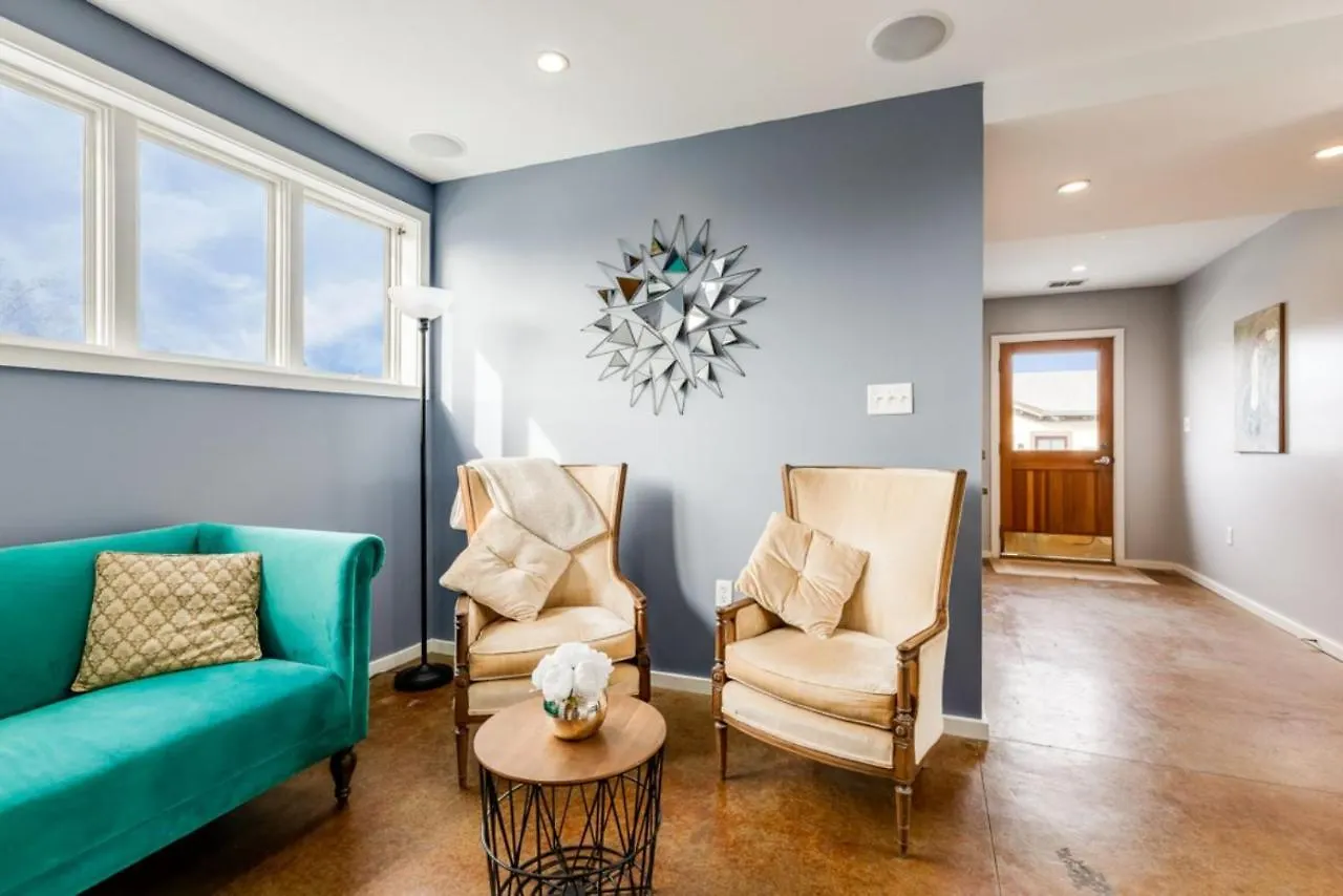 度假居 Walk Score 90!!-historic Downtown District-2 Blocks To Famous Forsyth Park- Huge Private Patio-private Parking