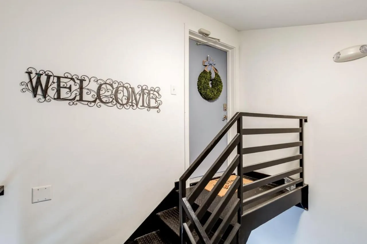 度假居 Walk Score 90!!-historic Downtown District-2 Blocks To Famous Forsyth Park- Huge Private Patio-private Parking