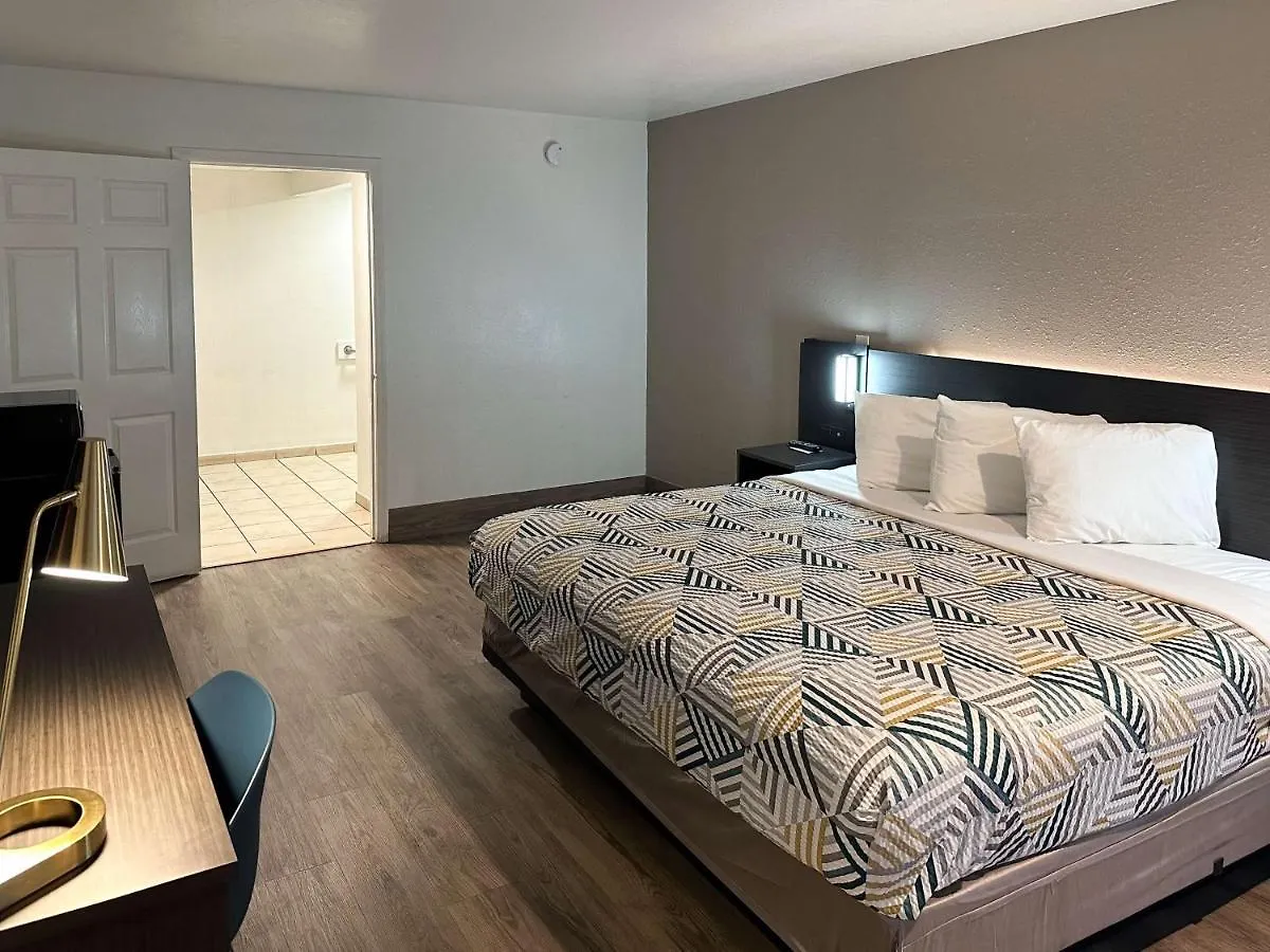 6-pooler, Ga - Savannah Airport Hotel