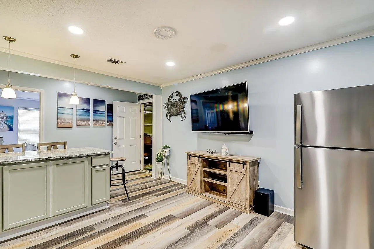 Island Oasis Unit B Apartment