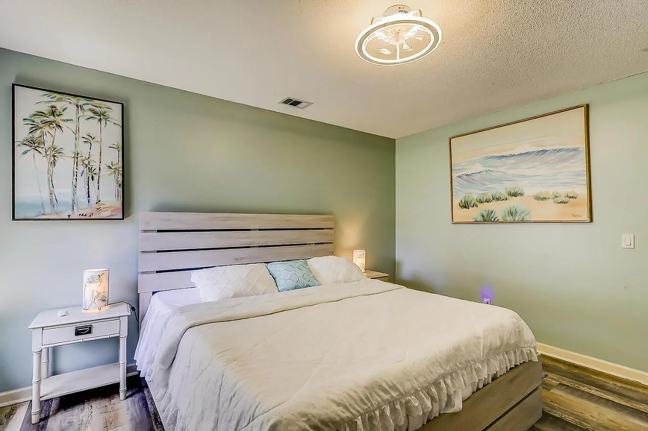 Island Oasis Unit B *