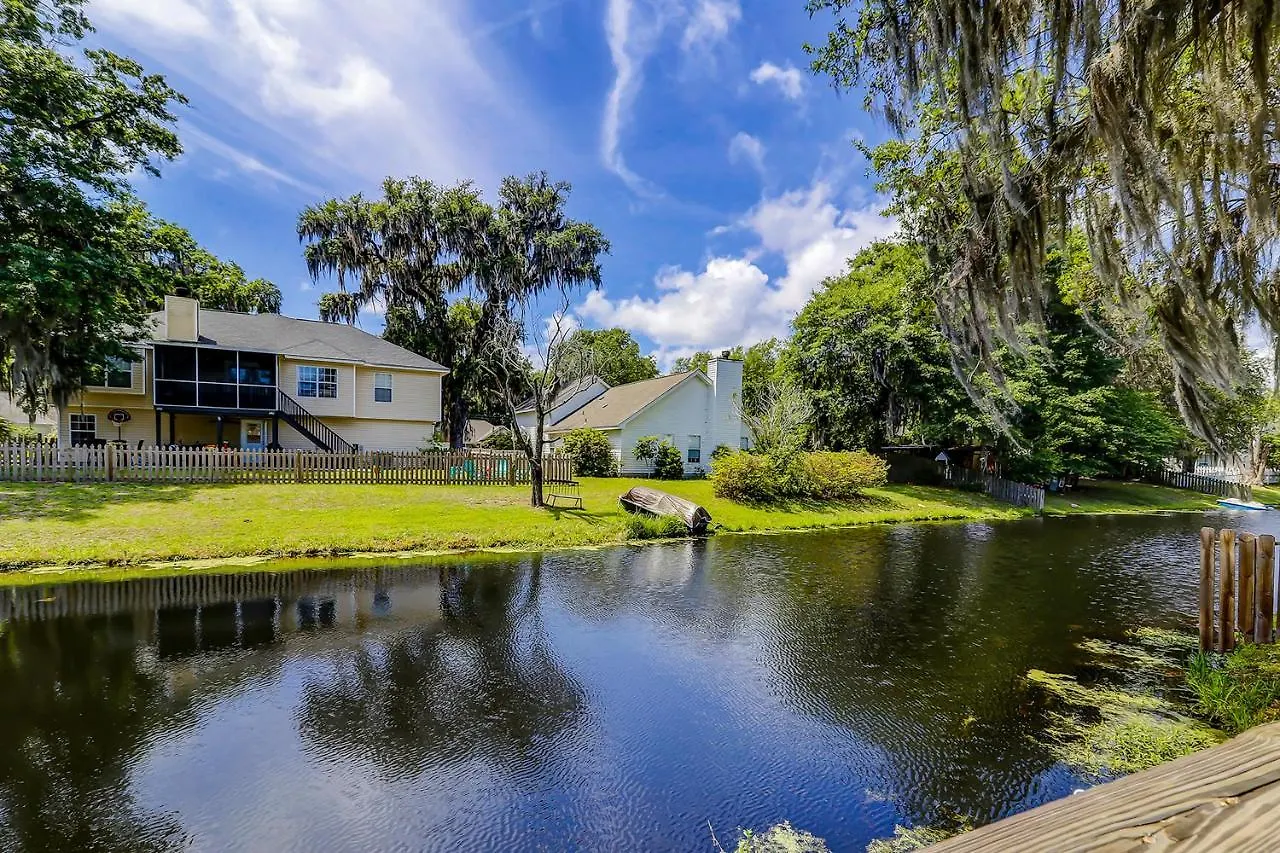 Apartment Island Oasis Unit B Savannah