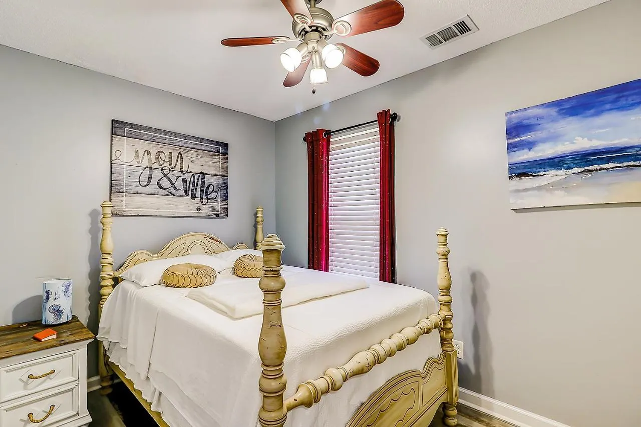 Island Oasis Unit B * Savannah