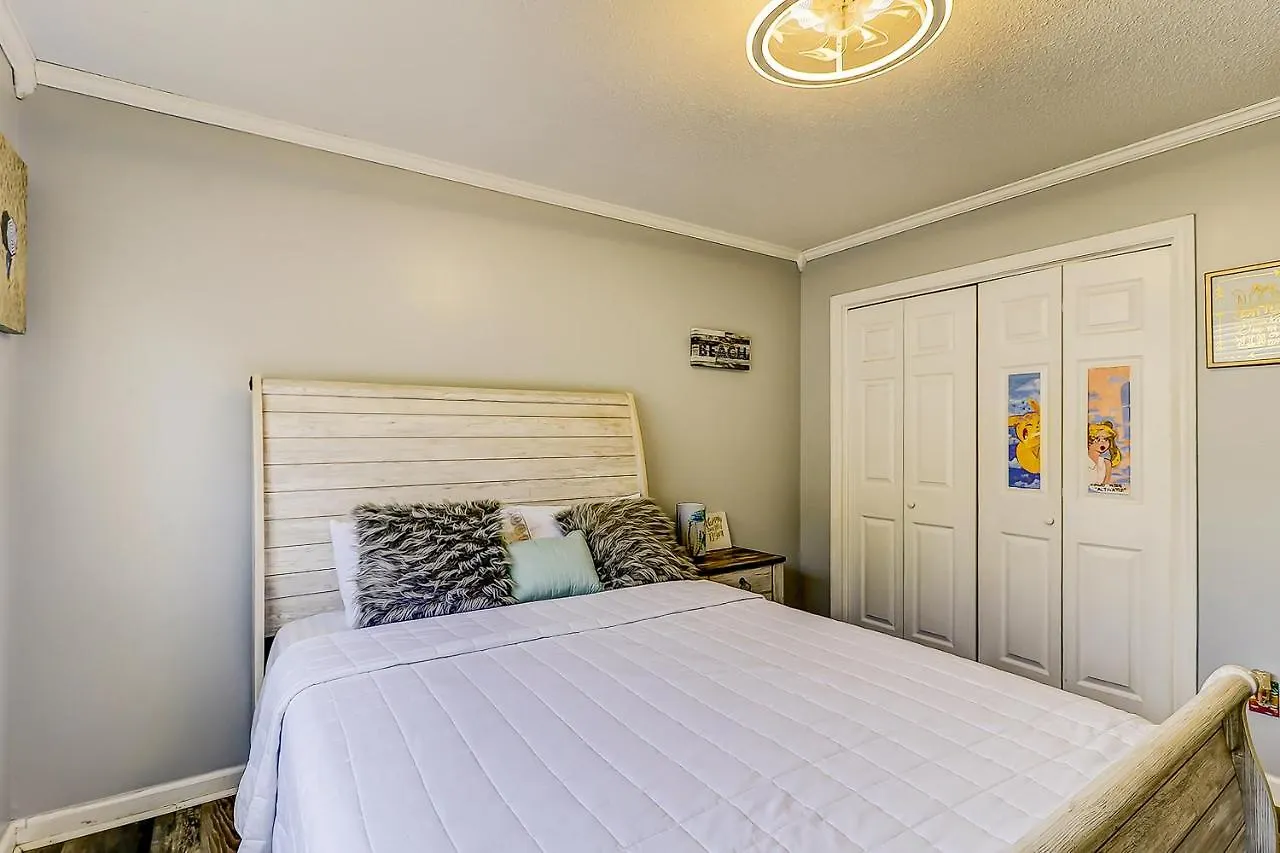 Island Oasis Unit B Savannah