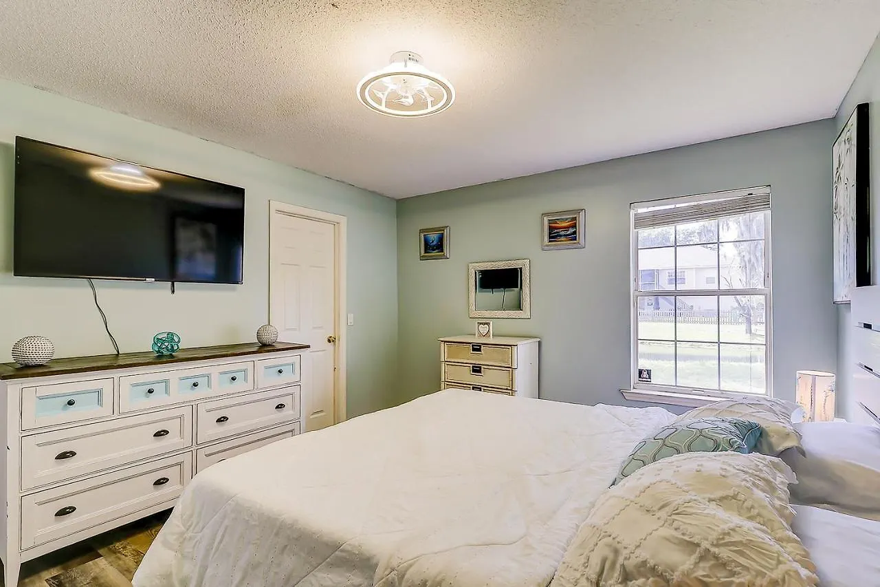 Island Oasis Unit B *