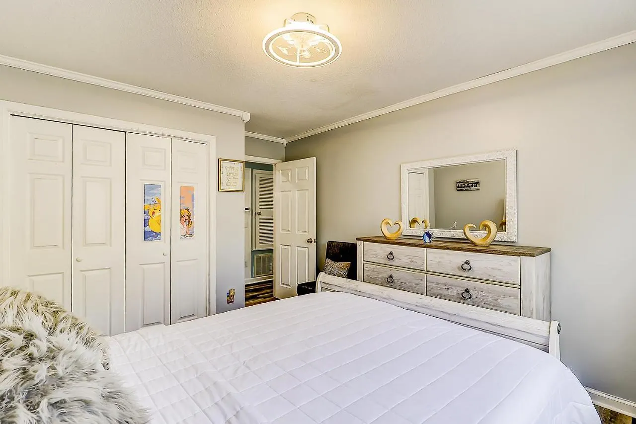 Island Oasis Unit B