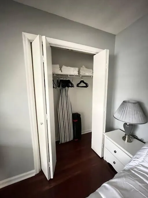 Holiday home Pet-friendly, Minutes To Tybee+downtown *