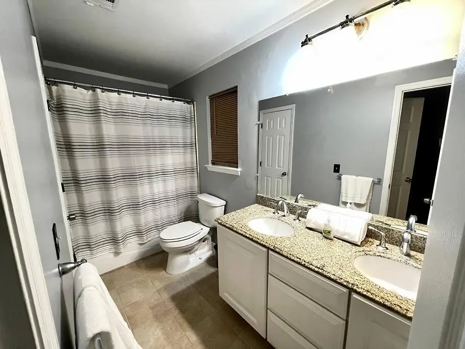 Holiday home Pet-friendly, Minutes To Tybee+downtown Savannah