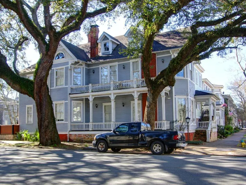 Dom wakacyjny Big Blue House - Near Forsyth Park - Lower Unit *