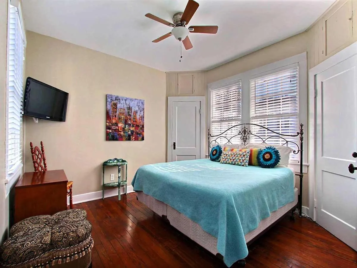 Forsyth Park West Carriage House