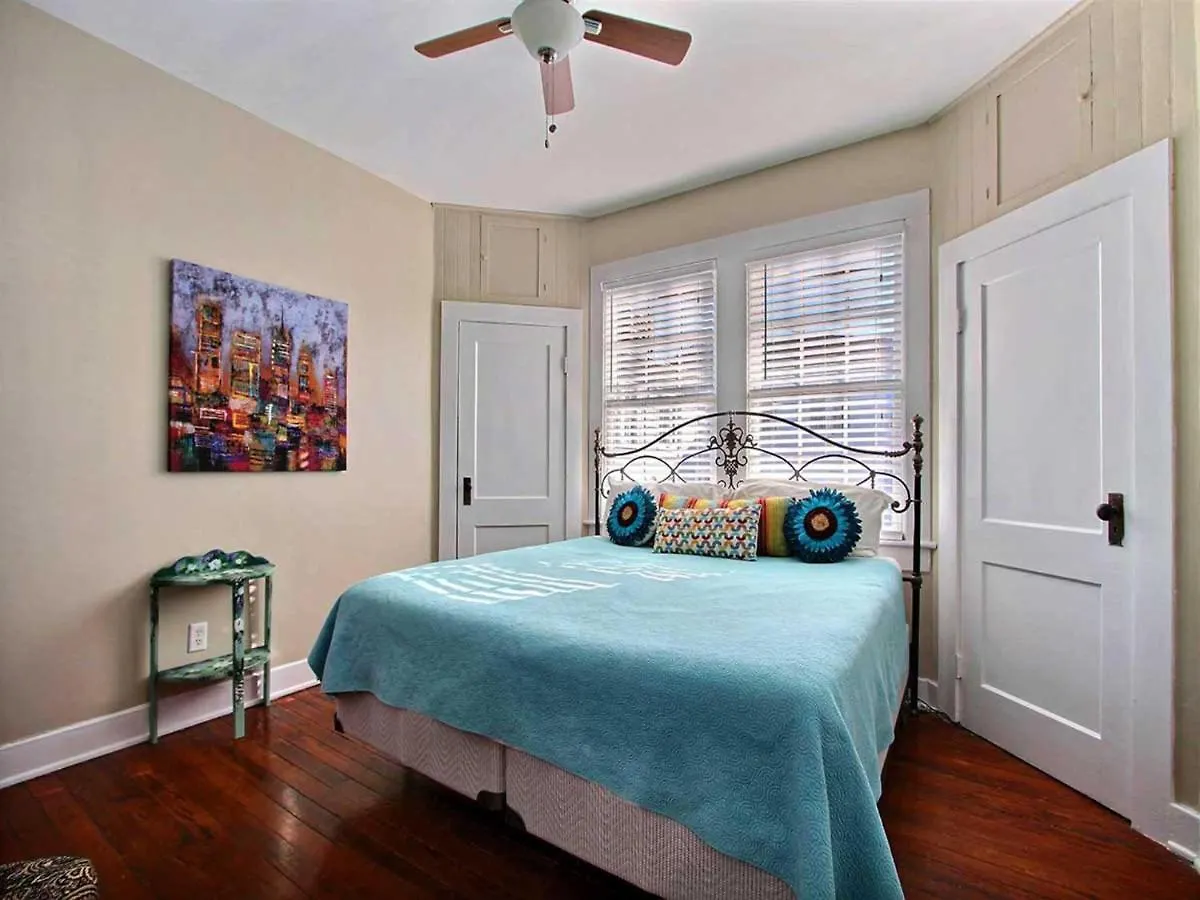 Forsyth Park West Carriage House