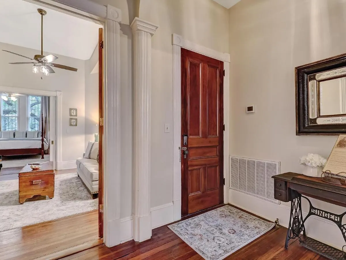Holiday home Parlor On Lafayette *