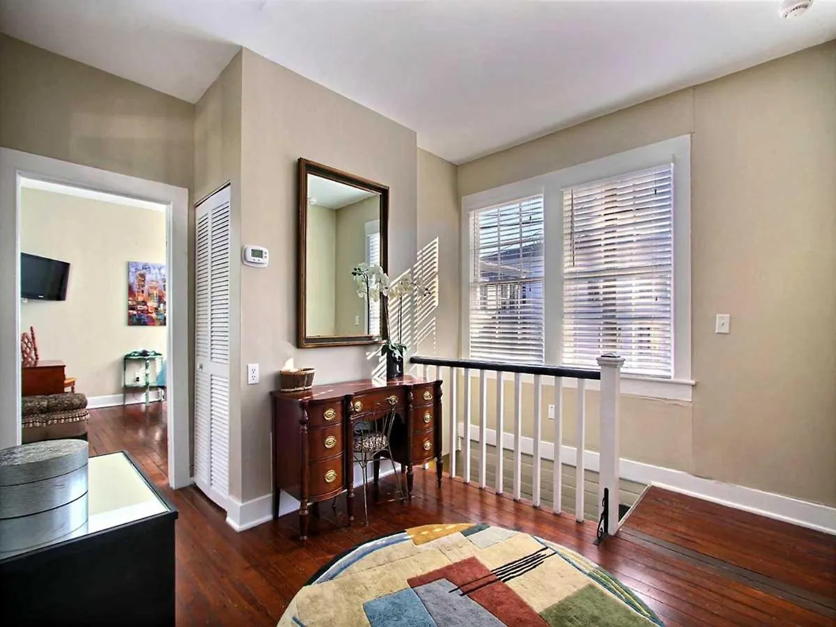 Forsyth Park West Carriage House *