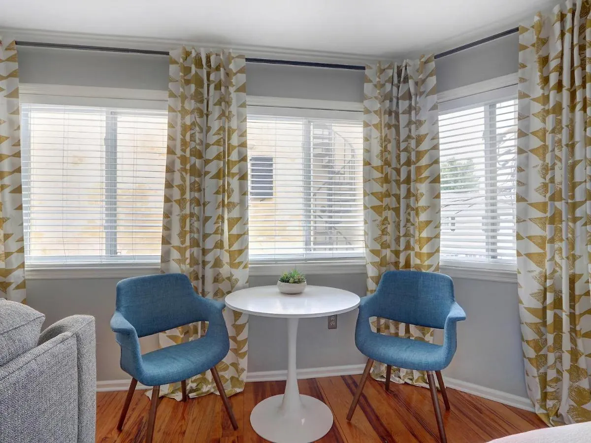 Broughton Deco Holiday home Savannah